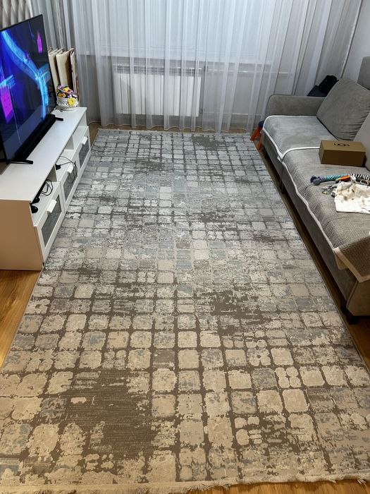 Продам ковер 2 на 4 в хорошем состоянии