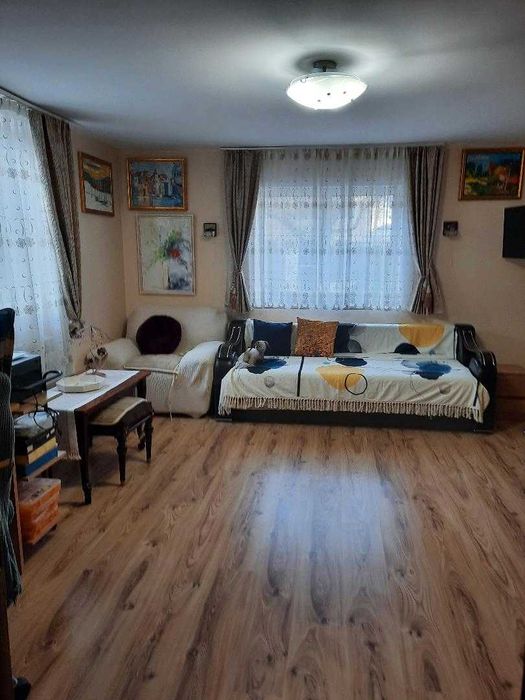 Inchiriez o camera la casa