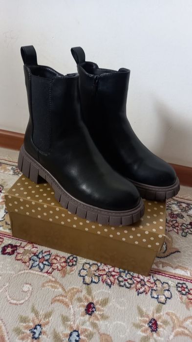 Продам женский зимный обувь