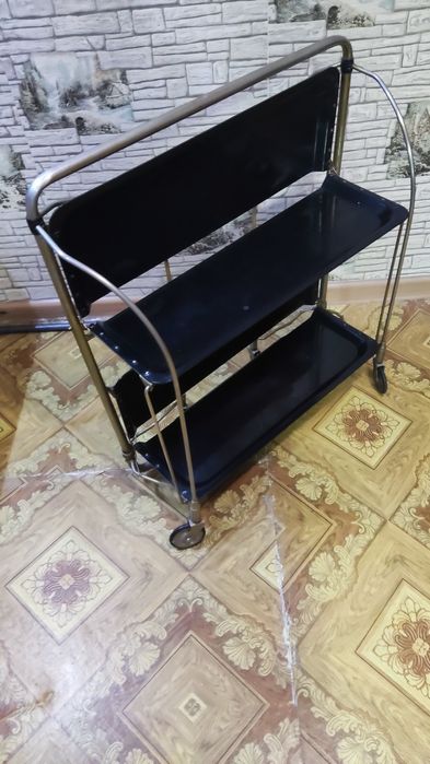 Сервировочный столик