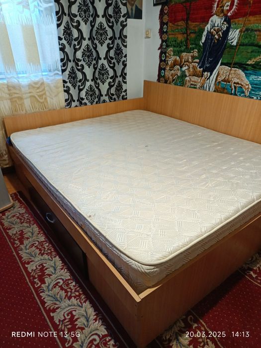 pat cu ladă și saltea