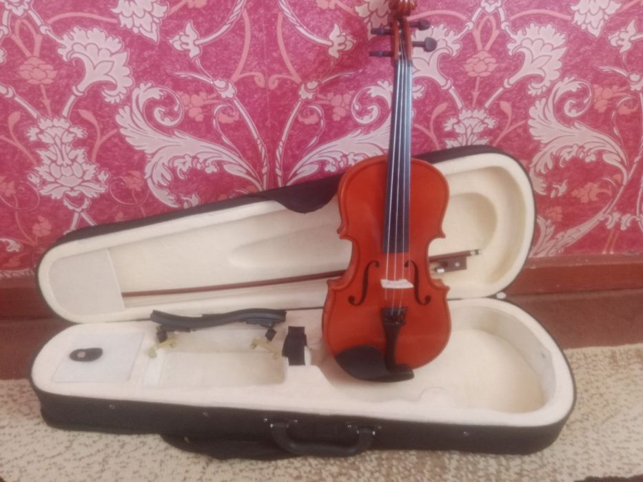 Skripka 1/4 Kaki nova ya odin god ispolzivali