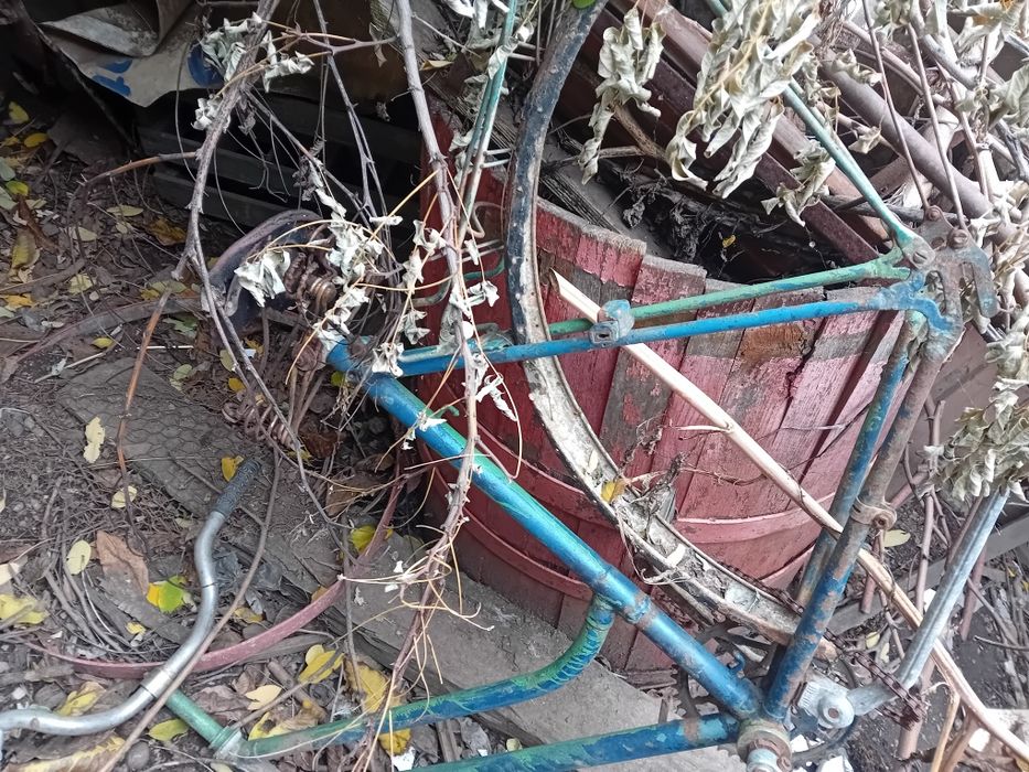 Boiler electric  funcționează și 2 biciclete vechi