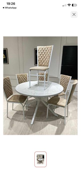 Продаеться стол без стульев