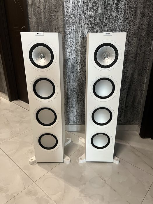 KEF Q750.