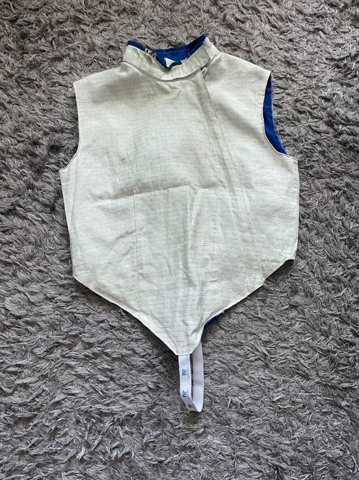 Costum de scrimă
