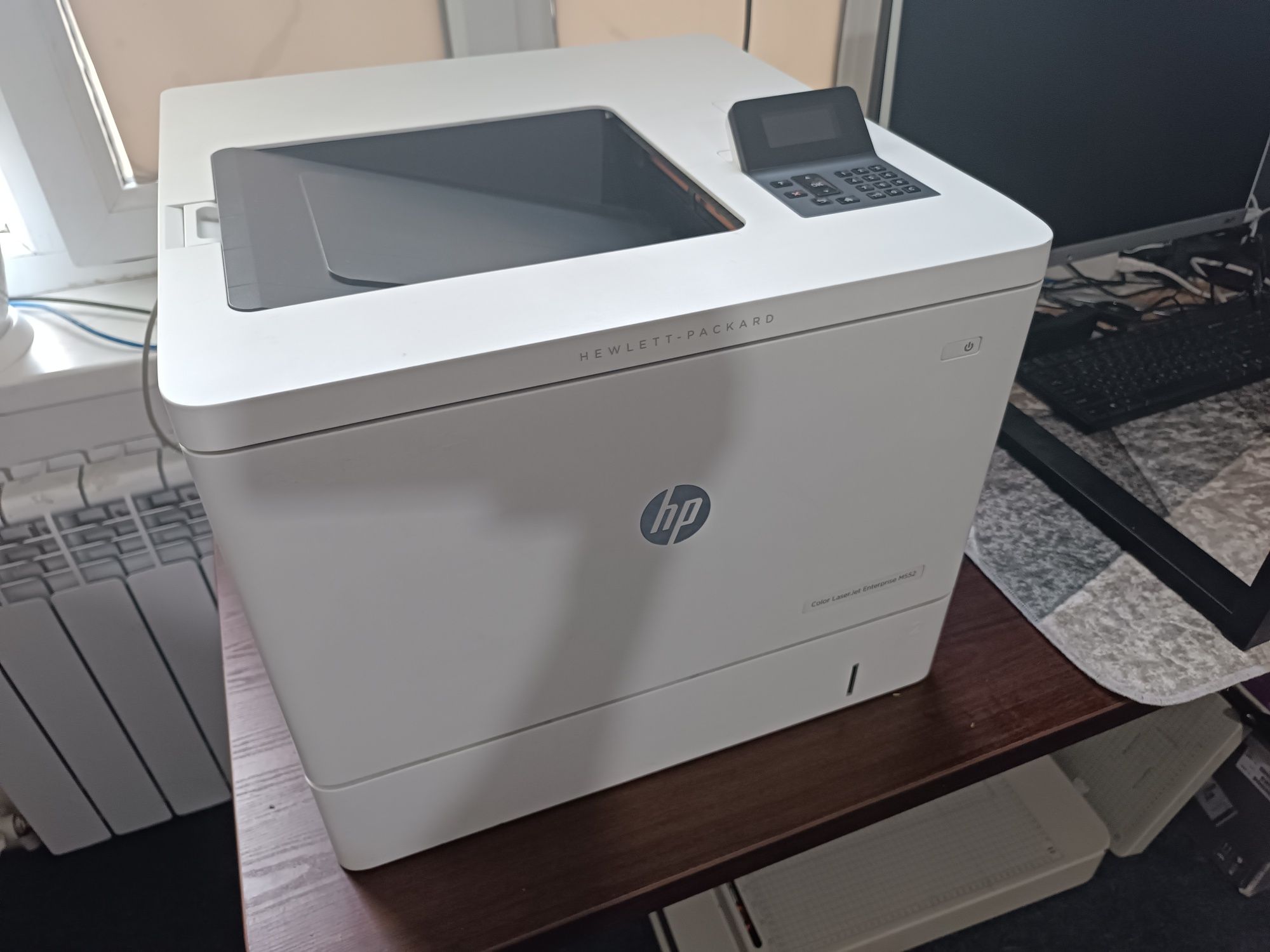 HP Color Laser jet Enterprise M552dn, цветной принтер