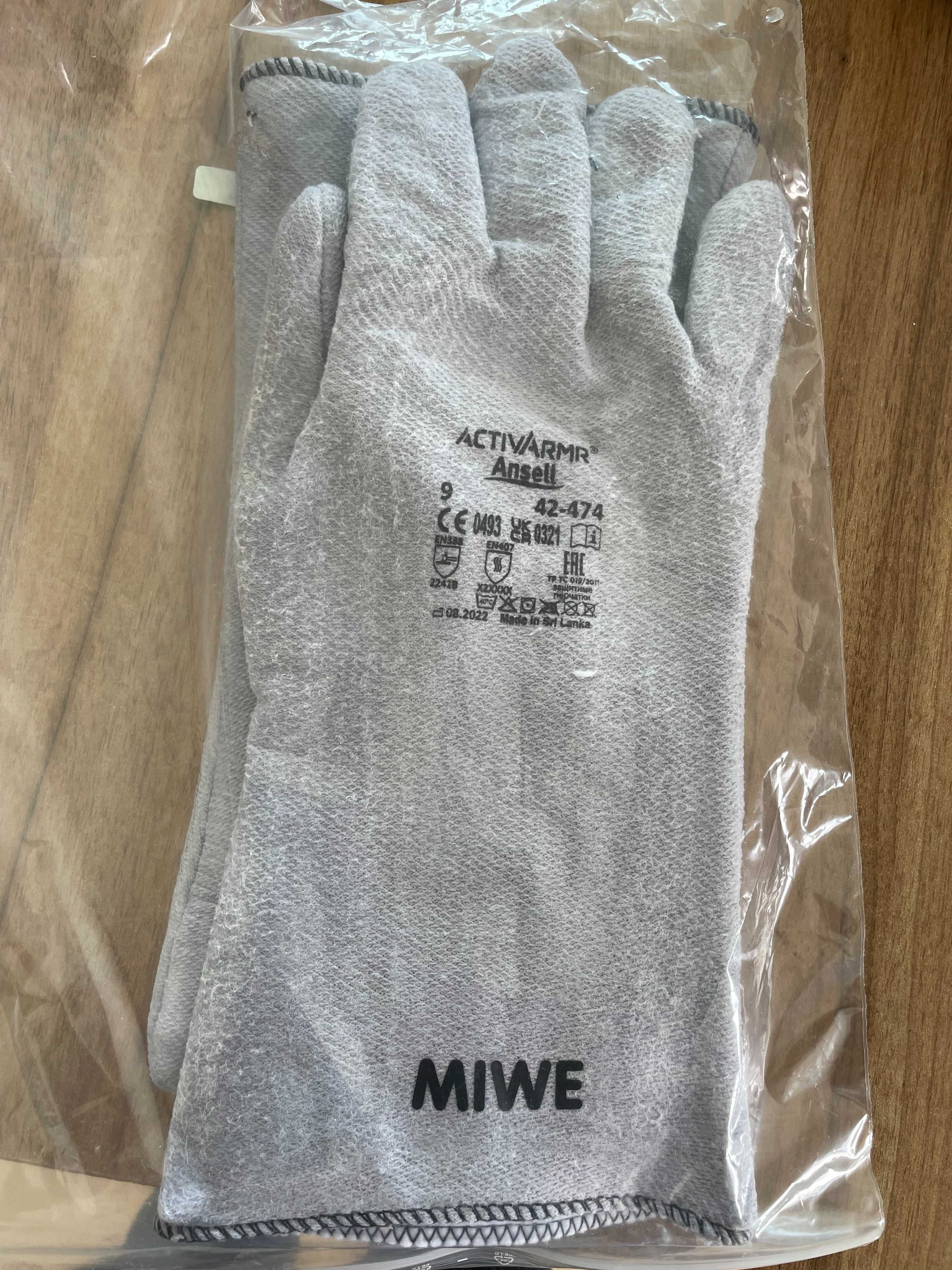 Tермозащитни ръкавици с надпис MIWE
