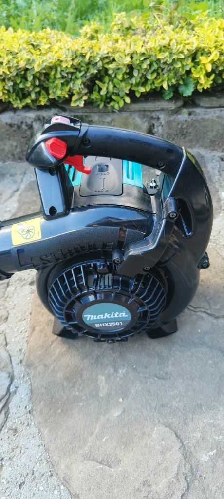 Моторна метла,духалка Makita