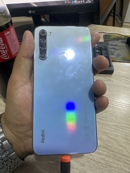Redmi note 8sotiladi holati zor azgina nomiga oynasi qirilgan boldi