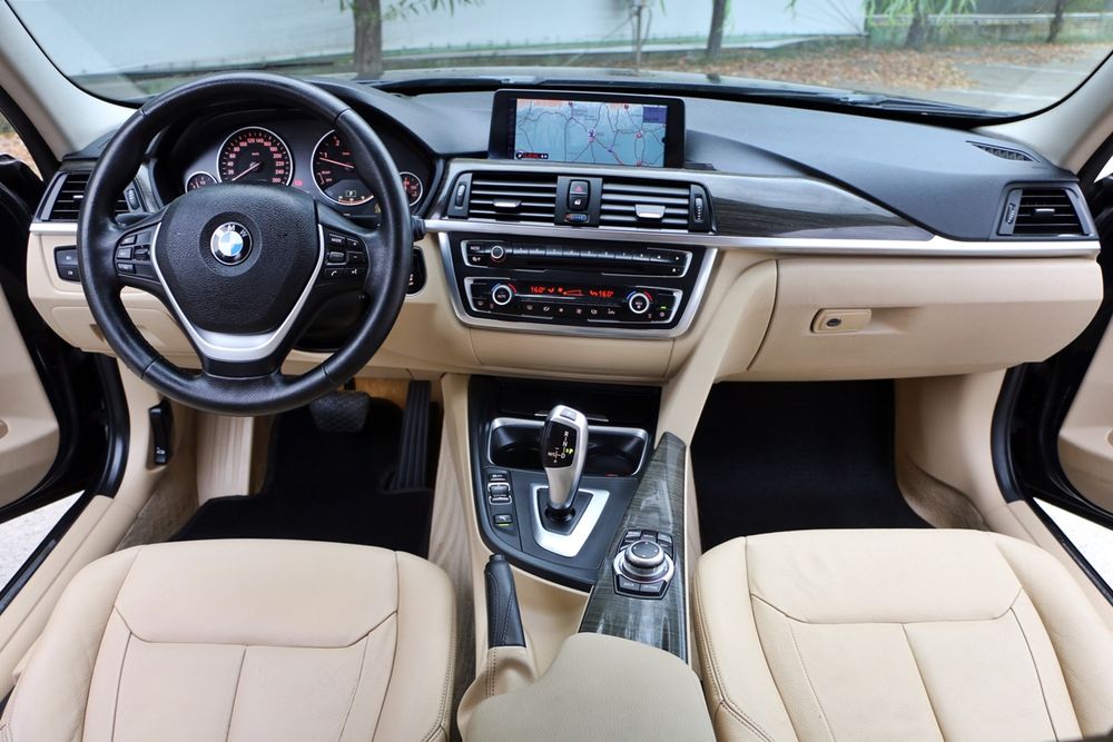 Bmw f30\\ 2.0d\\ 184cp\\trapa\\head up