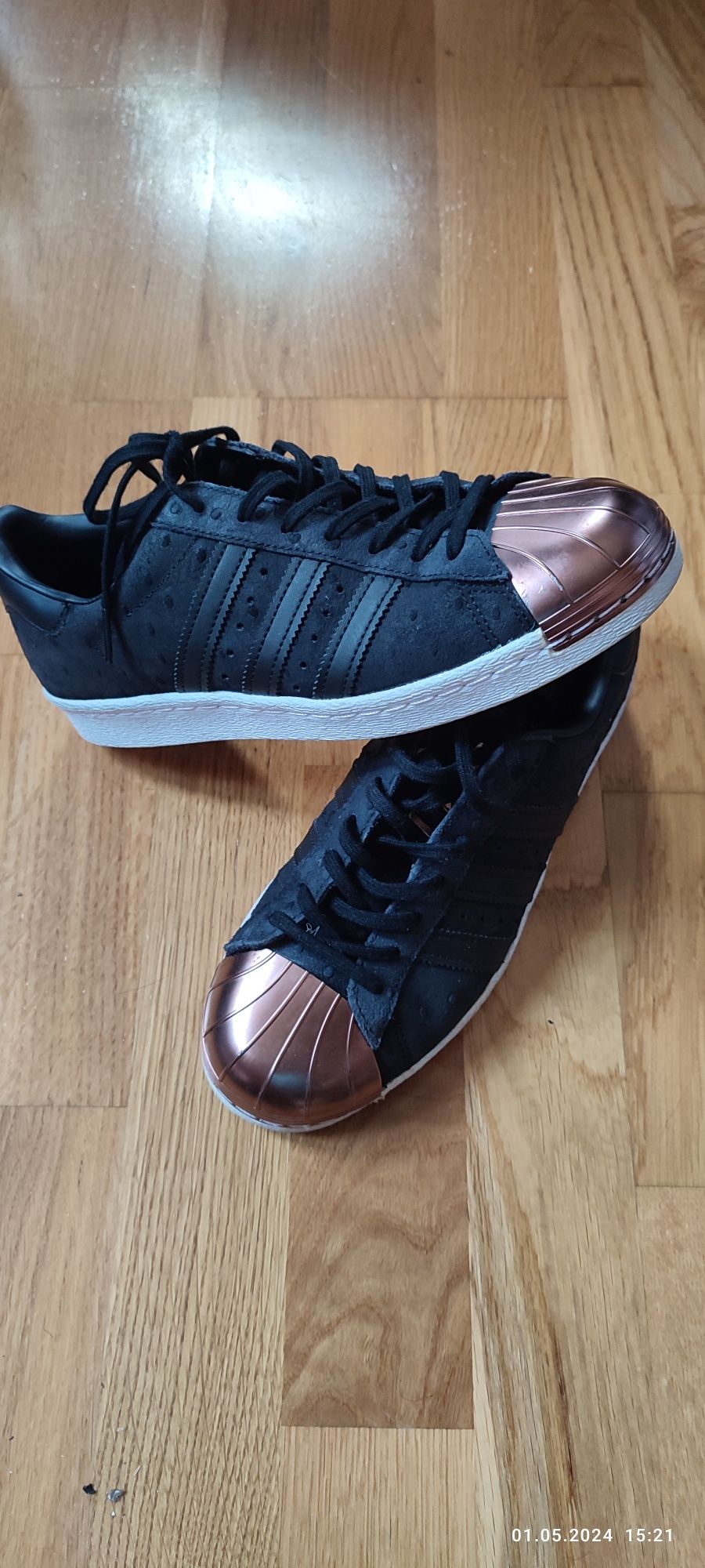 Vând adidas 39 1\3