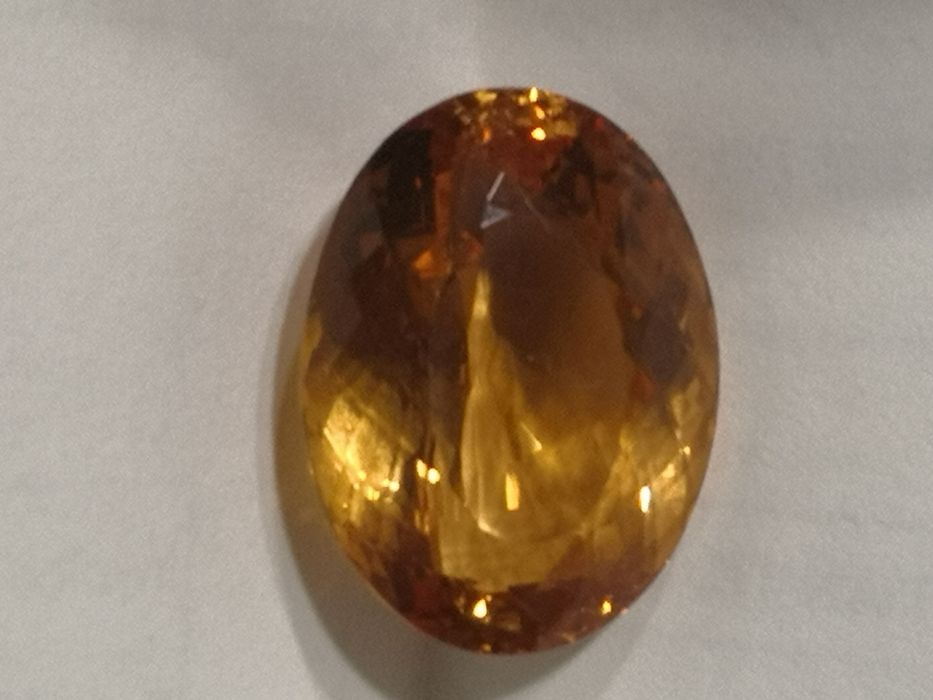 Vînd topaz imperial pentru montat în bijuterii