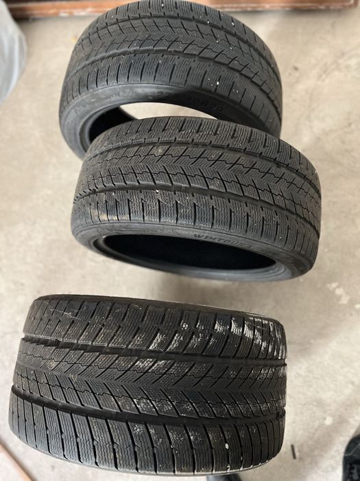 Anvelope de iarna  2x 275/40/R20 si 1 buc 315/35/R20 Kumho DOT 2020
