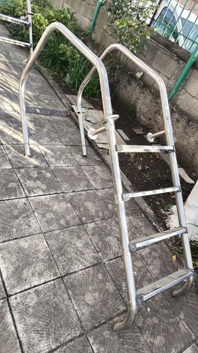 Стълби за басейн с преливник