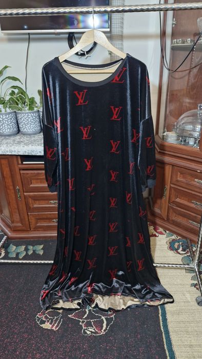 Новая велюровая платье