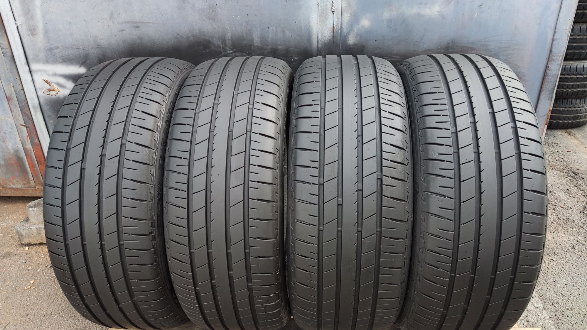 4бр. летни гуми 225/45/19 Bridgestone Turanza T005
dot22
7.4mm
Много д