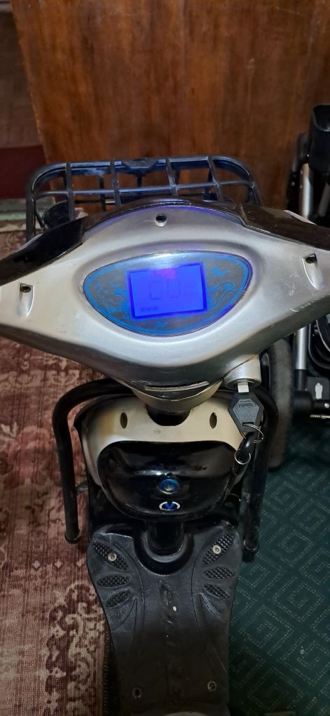 VeloMax skuter sotiladi srochni  elektro skuter tezligi 38 yo 40 chiqa