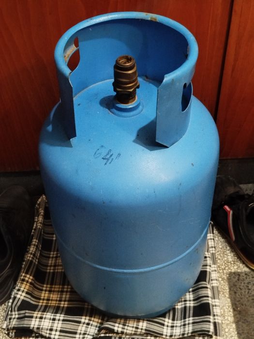Голяма газова бутилка 20 литра за готвене + винтил, маркуч , газ
