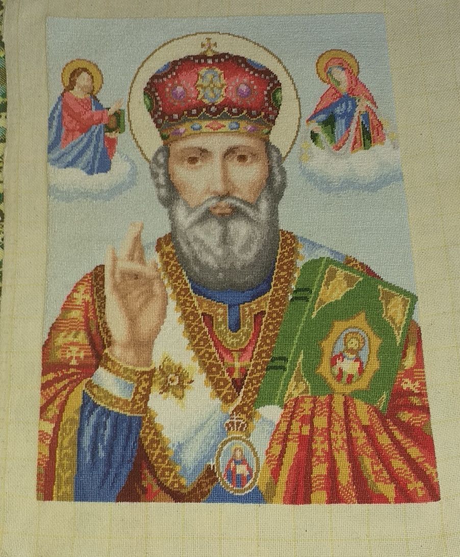 Продавам гоблените. с дмц. и ариадна конци.