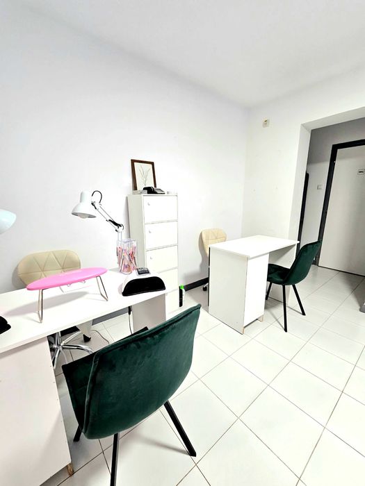 Inchiriez post manichiură