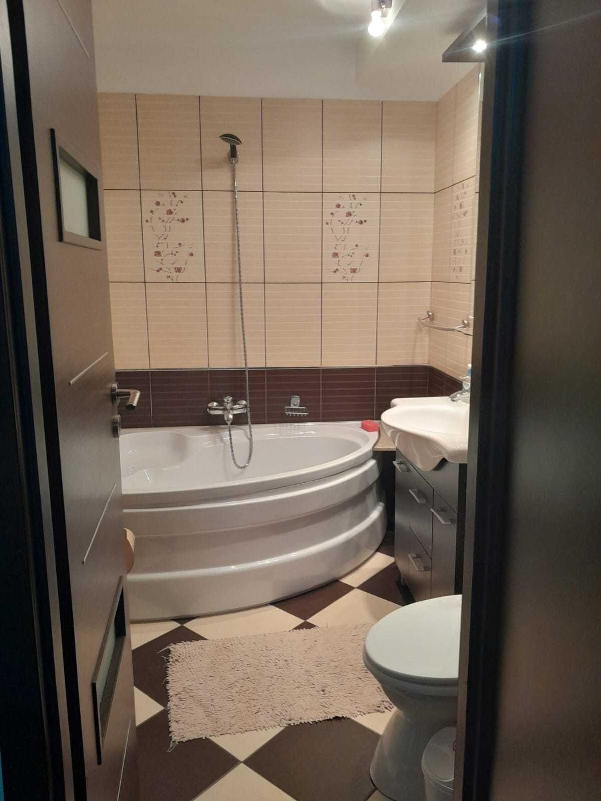 Vand apartament 3 camere