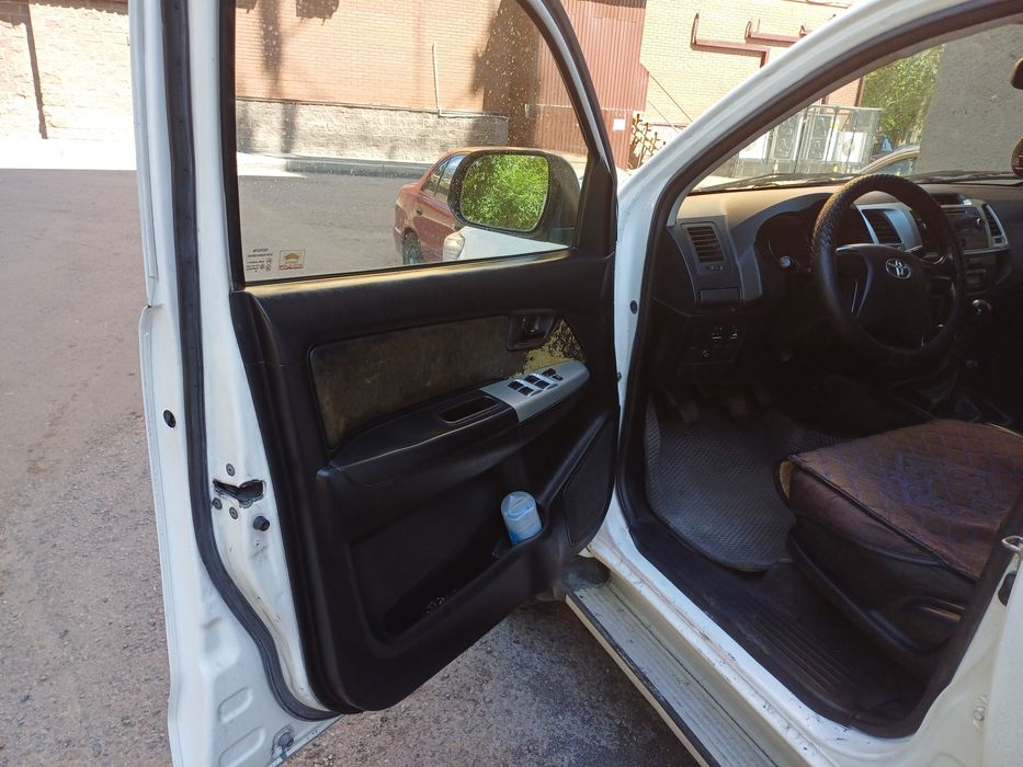 Тойота Хайлюкс 2014