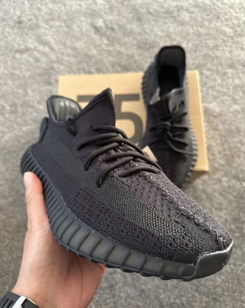 yeezy 350 onyx full black