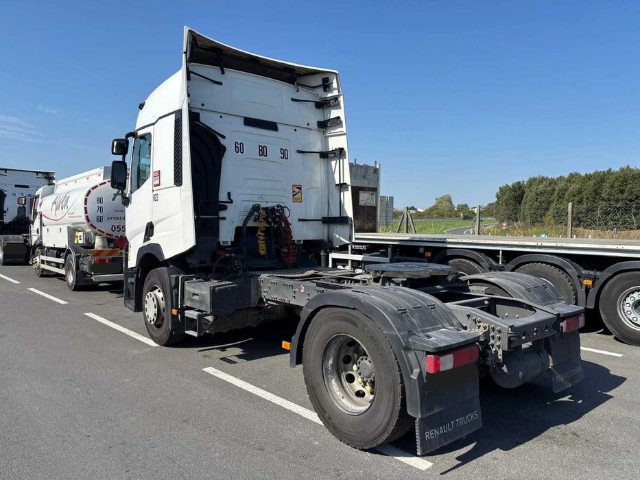 Cap tractor Renault T440 serie de sasiu 2021