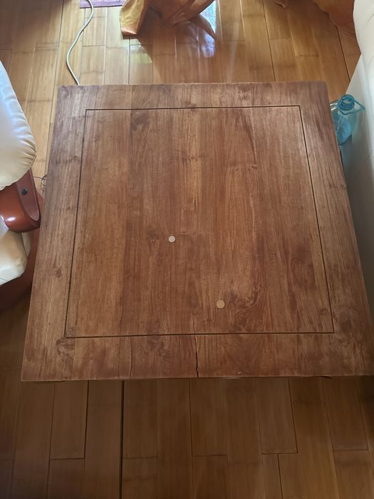 masă din lemn solid