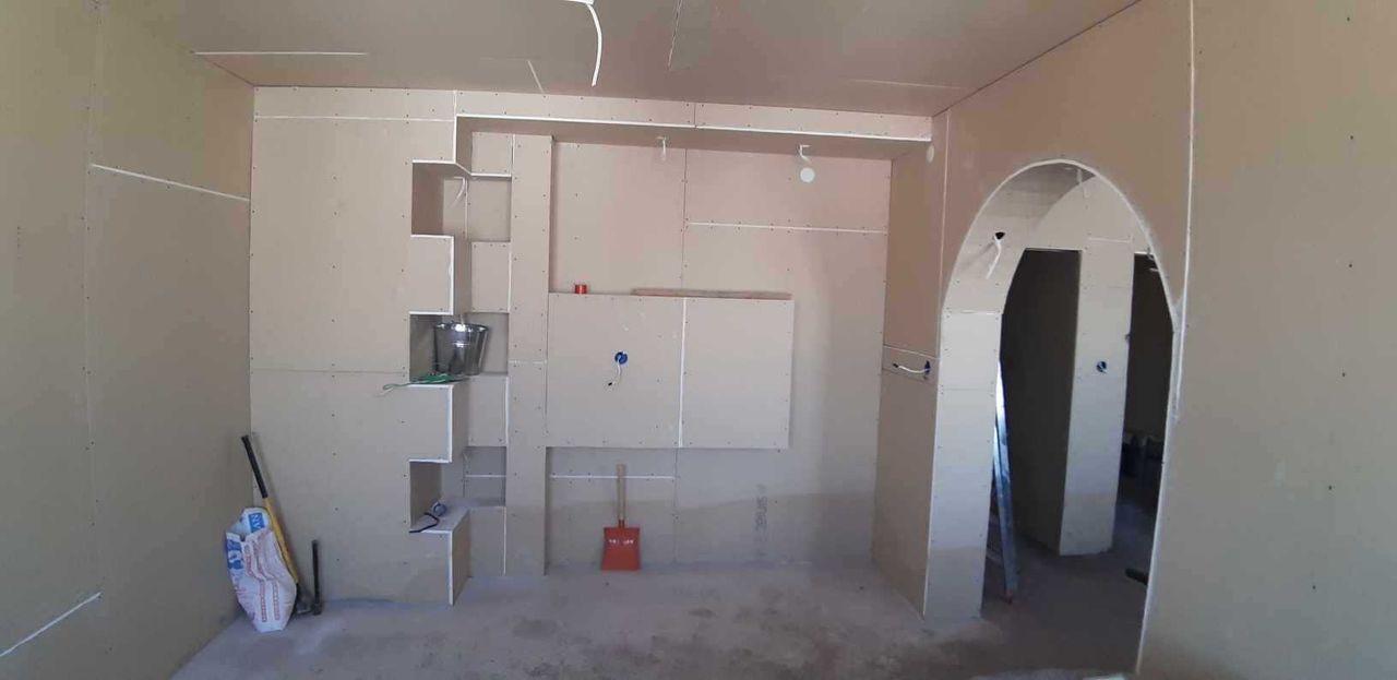 Продава се Четиристаен апартамент в Търговище, Запад 2 - 100 кв.м за 898 €/кв.м - Снимка #2
