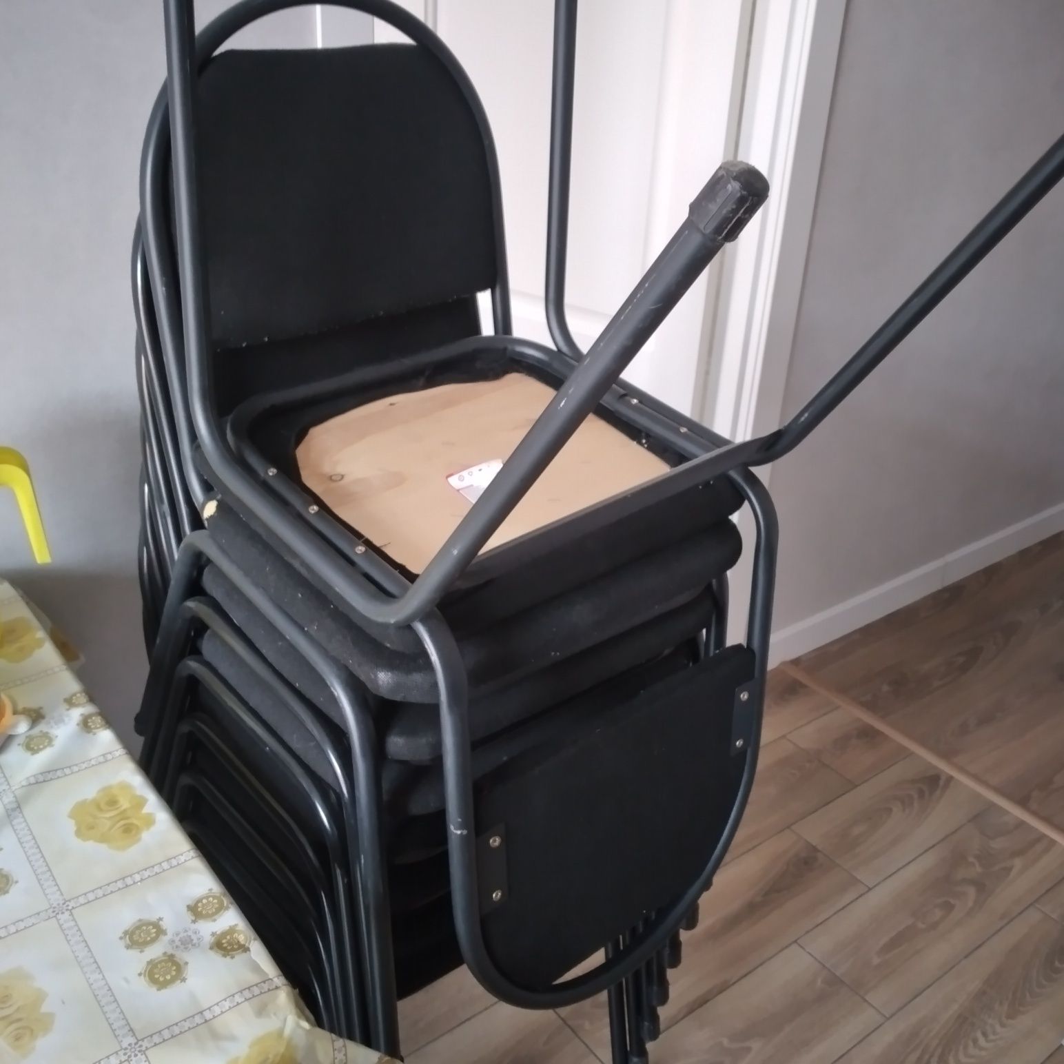 Продам стулья офисные б/у