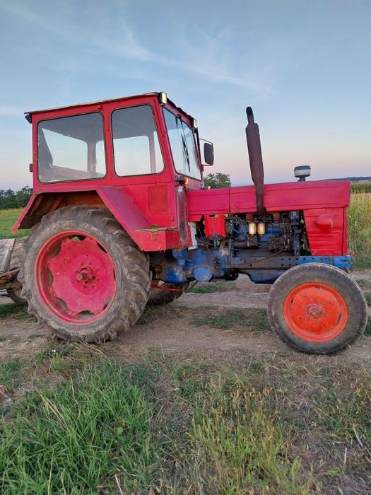 Vând Tractor U650.
Stare foarte bună de funcționare. 
Nu necesita inve