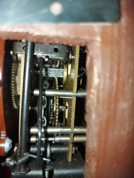 Работещ часовник с кукувица след ремонт и профилактика