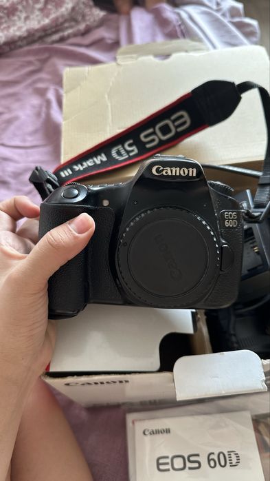 Canon 60d с объективом и canon 1100D с объективом