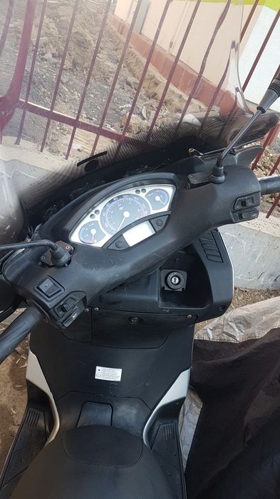 Dezmembrez scuter yamaha xmax 250