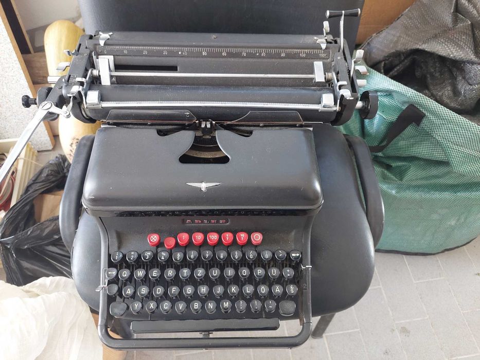 Пишеща машина ADLER. Проверена.