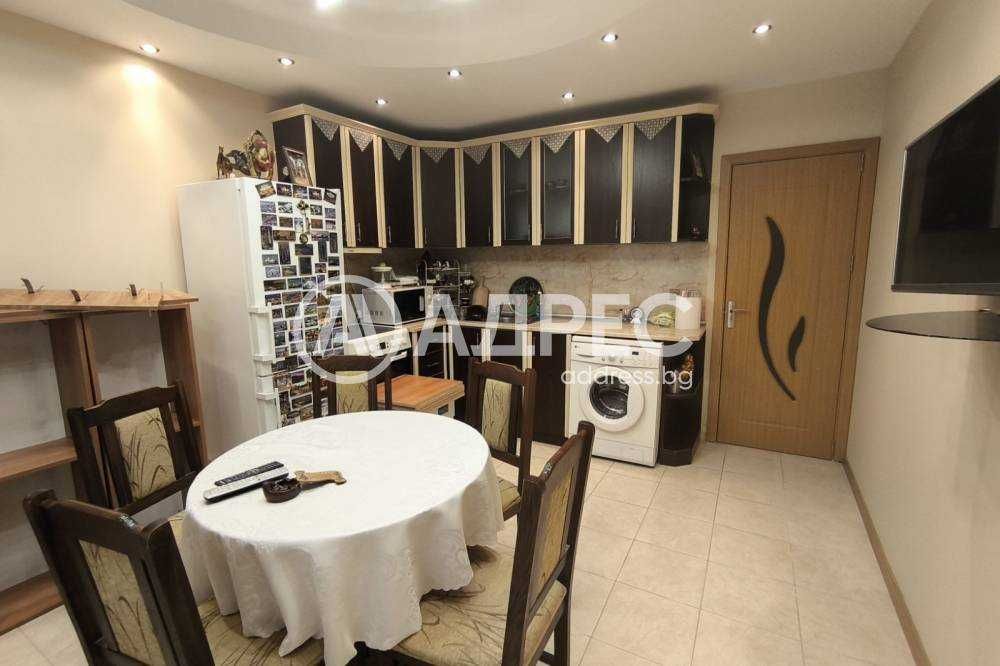 Продава се Тристаен апартамент в Разград, Орел - 76 кв.м за 1177 €/кв.м - Снимка #3