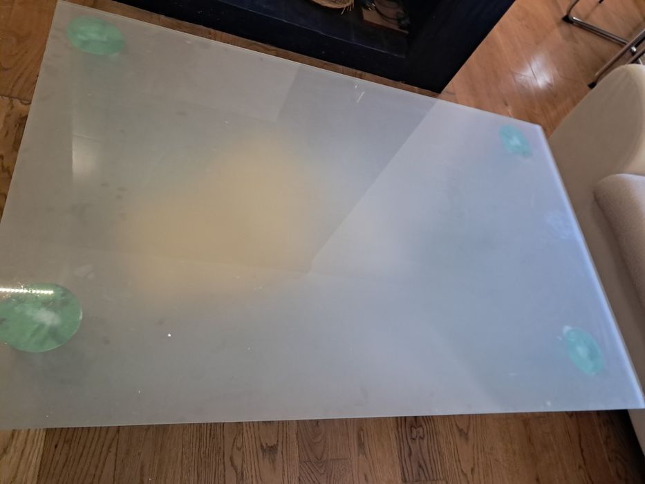 Стъклена маса - 25лв.