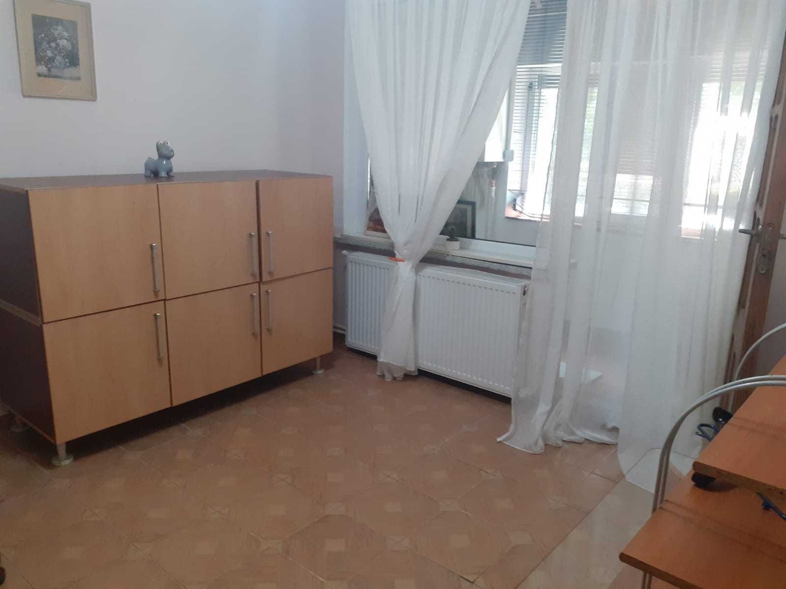 Inchiriem apartament