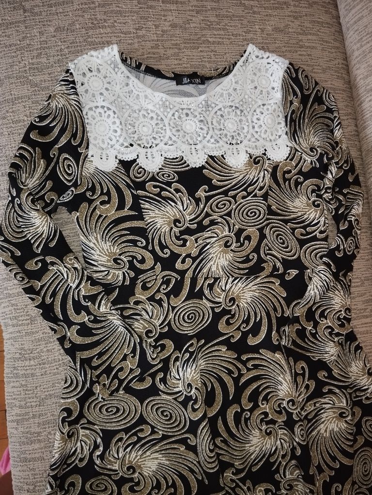Rochie cu guler alb
