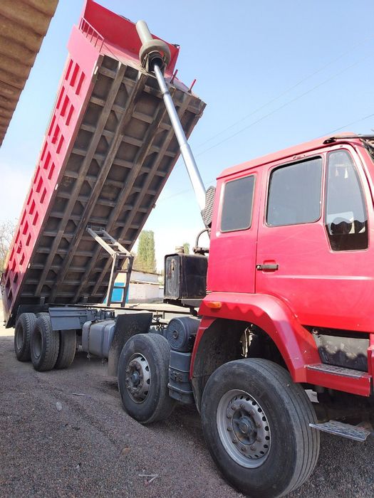 Самосвал sinotruk камаз 40 тонна юк кетади