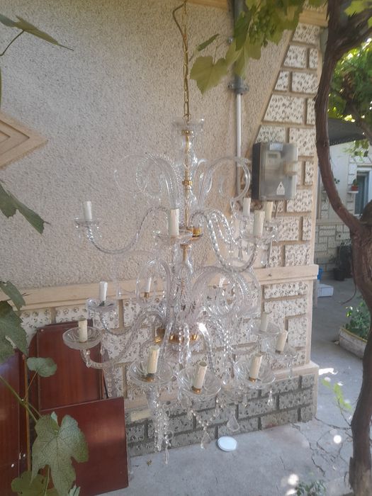 Candelabru lustra lampadar