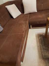 Ъглов диван - кафяв с възглавници в бежово, малко използван, ляв