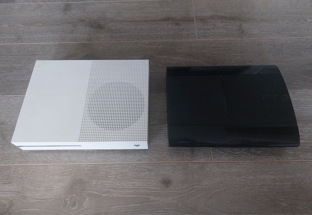 Продам приставки на запчасти.