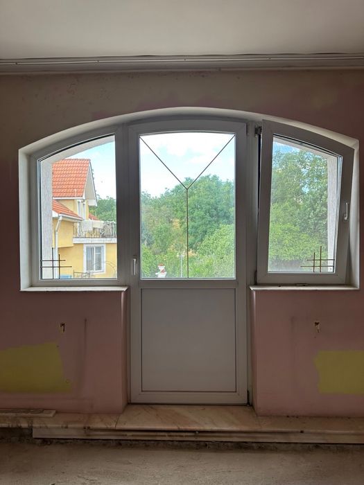 Uși termopan PVC exterior – modele elegante cu boltă