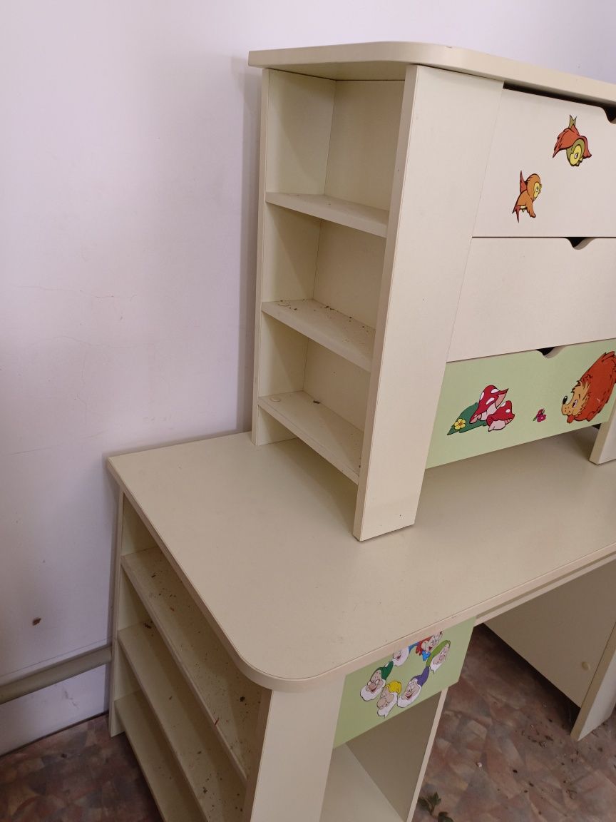 Продам детский комод и компьютерный стол!