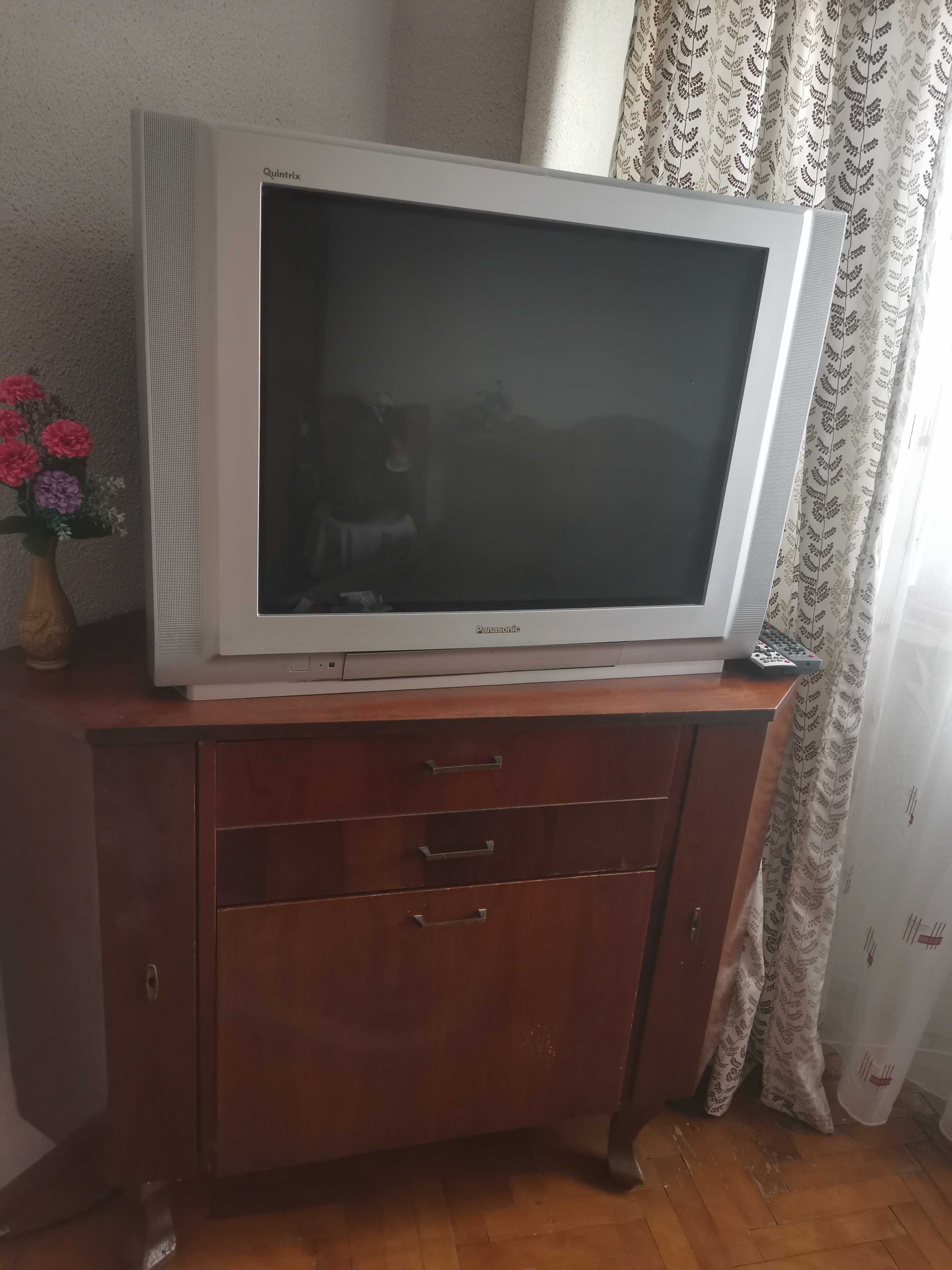 TV Panasinic + comoda lemn masiv