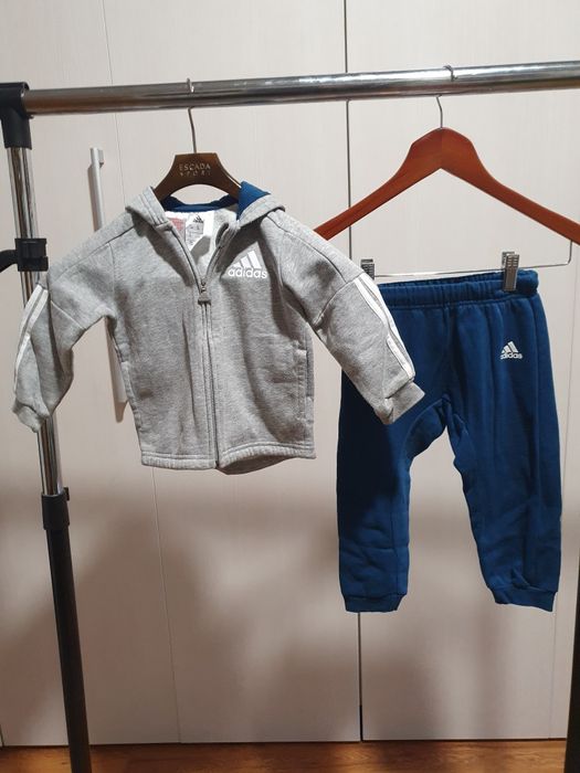 Vând trening Adidas