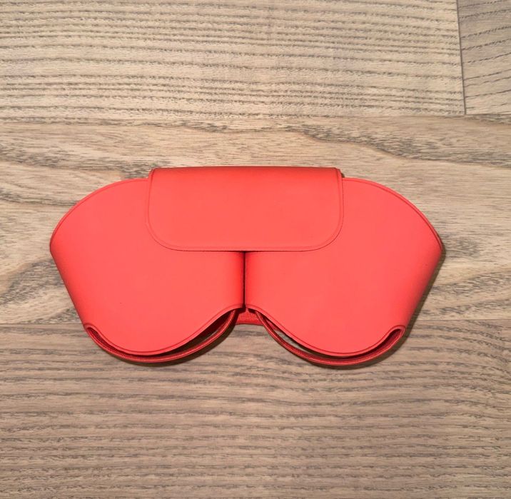 AirPods Max with Smart Case
Pink with Red Headband
